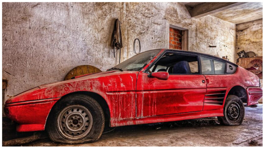 Encontrada fábrica abandonada em Portugal repleta de carros clássicos